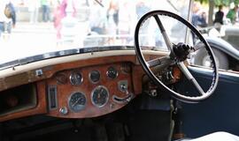 Teatro aikštę papuošė ispanų automobilių paroda
