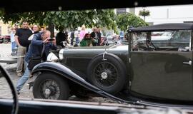Teatro aikštę papuošė ispanų automobilių paroda