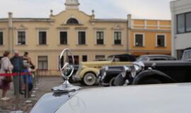 Teatro aikštę papuošė ispanų automobilių paroda