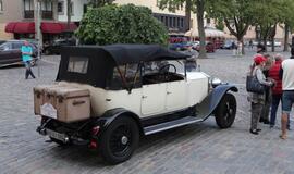 Teatro aikštę papuošė ispanų automobilių paroda