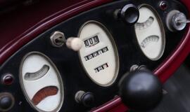 Teatro aikštę papuošė ispanų automobilių paroda
