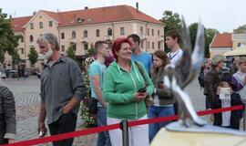 Teatro aikštę papuošė ispanų automobilių paroda