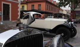 Teatro aikštę papuošė ispanų automobilių paroda