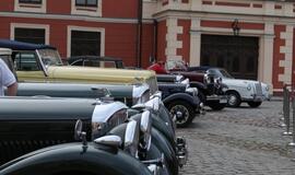 Teatro aikštę papuošė ispanų automobilių paroda