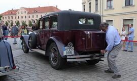 Teatro aikštę papuošė ispanų automobilių paroda