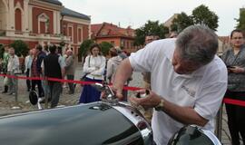 Teatro aikštę papuošė ispanų automobilių paroda