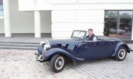 Teatro aikštę papuošė ispanų automobilių paroda