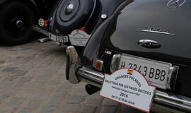Teatro aikštę papuošė ispanų automobilių paroda