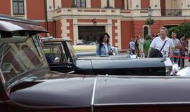 Teatro aikštę papuošė ispanų automobilių paroda