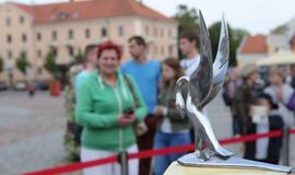 Teatro aikštę papuošė ispanų automobilių paroda