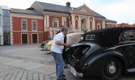 Teatro aikštę papuošė ispanų automobilių paroda