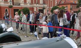 Teatro aikštę papuošė ispanų automobilių paroda