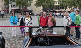 Teatro aikštę papuošė ispanų automobilių paroda