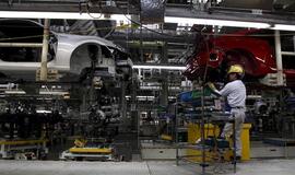 "Toyota" pristabdė automobilių surinkimą devyniose savo gamyklose dėl sprogimo