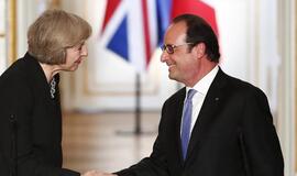 Paryžius sutinka duoti Londonui daugiau laiko pasiruošti „Brexit" deryboms