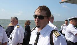 Vainikų nuleidimas į jūrą