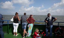 Vainikų nuleidimas į jūrą