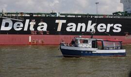 Vainikų nuleidimas į jūrą