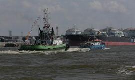 Vainikų nuleidimas į jūrą