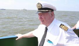 Vainikų nuleidimas į jūrą