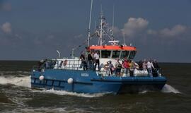 Vainikų nuleidimas į jūrą