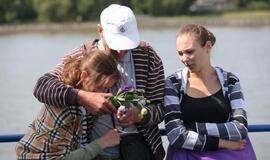 Vainikų nuleidimas į jūrą