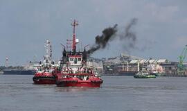 Vainikų nuleidimas į jūrą