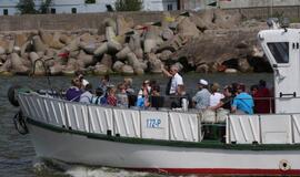 Vainikų nuleidimas į jūrą