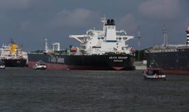 Vainikų nuleidimas į jūrą