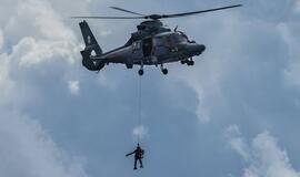 Baltijos šalių karinių oro pajėgų kariai atliko pirmąją išgyvenimo jūroje treniruotę pratybose "Baltic Bikini 2016"