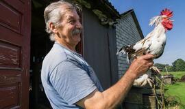 Buvęs pareigūnas užsikrėtė retų paukščių auginimu