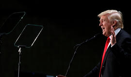 Donaldas Trampas sako apgailestaująs, kad savo kalbėjimo būdu įžeidžia žmones