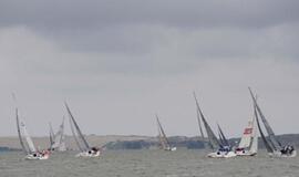 Net dvi &quot;Kuršių marių regatos&quot; taures iškovojo jachta &quot;Keturi vėjai&quot;, istorinę pergalę šventė ir jachtos &quot;Raganosis-Eltel&quot; įgula