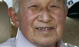 Japonijos imperatorius Akihitas netiesiogiai išreiškė norą atsistatydinti