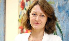 Medikai neturi stovėti su ištiesta ranka