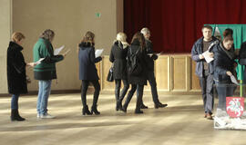 Iki vidurdienio rinkimuose balsavo 12 proc. rinkėjų