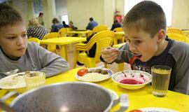 Mokyklose mažėja valdiškų valgyklų