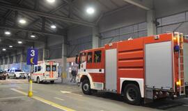 Iš "Akropolio" evakuoti žmonės