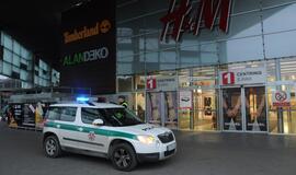 Iš "Akropolio" evakuoti žmonės