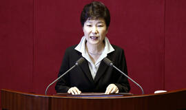 Pietų Korėjos prezidentė ragina keisti konstituciją, numatančią tik vieną prezidento kadenciją