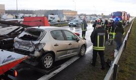 Virtinė avarijų užkimšo autostradą