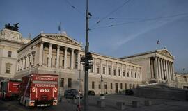 Austrija: degė parlamento pastato stogas