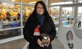 Naujajame turguje dalintos suvenyrinės suknelės