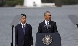 Barakas Obama pavadino Šindzo Abės vizitą į Perl Harborą istoriniu