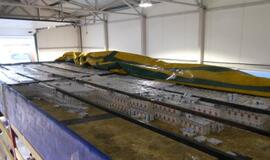 Nelegalų 111 dėžių krovinį muitininkai rado dvigubose puspriekabės lubose