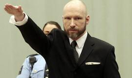 Andersas Beringas Breivikas apeliacinio proceso pradžioje pademonstravo nacistinį gestą