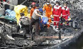 Indonezijoje užsidegus keltui žuvo 23 žmonės, 17 laikomi dingusiais