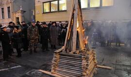 Atminimo laužas sausio 13-ajai prie Klaipėdos miesto savivaldybės