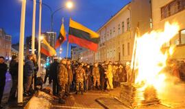 Atminimo laužas sausio 13-ajai prie Klaipėdos miesto savivaldybės