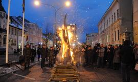 Atminimo laužas sausio 13-ajai prie Klaipėdos miesto savivaldybės